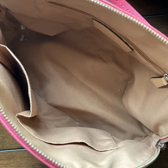 🌸END OF SUMMER SALE 🌸Pretty in Pink! Coach Bag with shoulder and hand straps - Picture 7 of 9